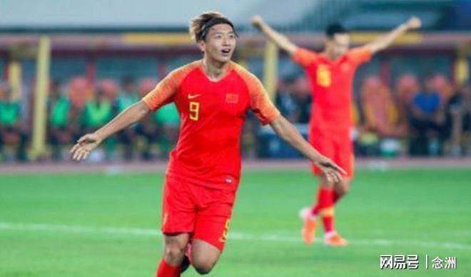 FIFA主席主动与38岁前国脚合影:我特别希望中国男足能进世界杯